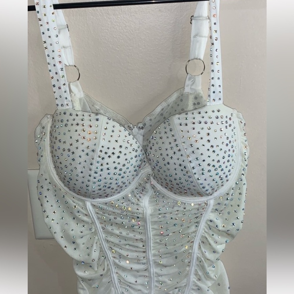 AKIRA white size LARGE rhinestone bodysuit